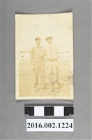 藏品(張星賢就讀早稻田大學時期代表日本參加第十屆洛杉磯奧運與南部忠平選手於奧運練習場合照)的圖片