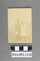 藏品(張星賢就讀早稻田大學時期代表日本參加第十屆洛杉磯奧運與友人於奧運練習場合照)的圖片