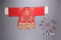 藏品(大紅綢地盤金繡新娘禮服)的圖片