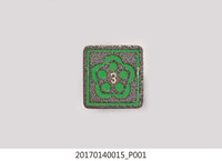 藏品(綠色梅花紋方形徽章)的圖片
