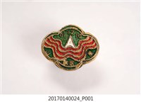 藏品(民國61年？？嘴山登山紀念章)的圖片