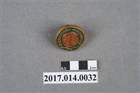 藏品(金綠紅三色壽字紋圓形紀念章)的圖片