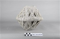 藏品(白地藍紋線球)的圖片