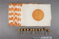 藏品(日治時期臺灣雜貨店販賣慶典用小型國旗、海軍旗、旗頭組)的圖片