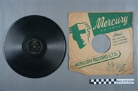 藏品(勝利機公司發行臺語流行小曲專輯《白牡丹》10吋蟲膠唱片與封套)的圖片