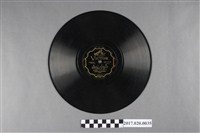 藏品(勝利唱片出品編號PR111日語歌曲《瑞竹的歌、行啟紀念日慶祝歌》蟲膠唱片)的圖片