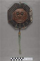 藏品(桃園形獅咬劍八卦)的圖片