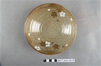 藏品(橘吉灰釉褐斑金彩白櫻楓葉紋圓盤)的圖片