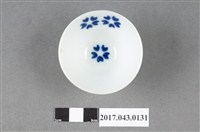 藏品(青花櫻花紋白瓷清酒杯)的圖片
