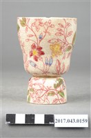 藏品(日式彩繪花卉紋高足杯)的圖片