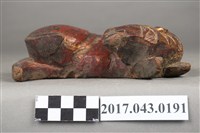 藏品(朱漆金彩臥馬擺飾)的圖片