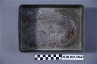 藏品(無蓋鐵盒)的圖片