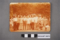 藏品(文鍵樹下旅遊團體合照照片)的圖片