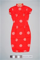 藏品(紅綢地富貴團紋短袖旗袍)的圖片