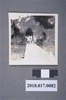 藏品(林夙芬與王素敏等七人於觸口地久橋)的圖片
