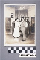 藏品(何仁傑與王美麗戴婚戒)的圖片