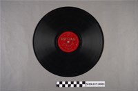 藏品(臺灣古倫美亞唱片公司發行利家商標編號T1017《流行歌曲：四月薔薇、稻江夜曲》蟲膠唱片)的圖片