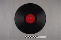 藏品(臺灣古倫美亞唱片公司發行利家商標編號T-1007《流行歌曲：對花、春宵吟》蟲膠唱片)的圖片