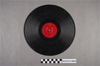 藏品(臺灣古倫美亞唱片公司發行利家商標編號T-1163《流行歌：純情夜曲、五更譜》蟲膠唱片)的圖片