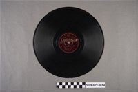 藏品(臺灣古倫美亞唱片公司發行編號80250《流行歌：怪紳士、老青春》蟲膠唱片)的圖片