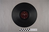 藏品(臺灣古倫美亞唱片公司發行編號80383《失足成恨　悲戀哀史：雨夜花(其三)、(其四)》蟲膠唱片)的圖片