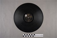 藏品(日本寶利多唱片公司發行編號152《俚謠：草津節、草津攪溫泉歌》蟲膠唱片)的圖片