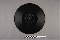 藏品(日本勝利唱片公司發行編號50899《童謠：兔之舞、雨雲》蟲膠唱片)的圖片