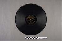 藏品(臺灣古倫美亞唱片公司發行利家商標編號T156《歌仔曲：姜女過江(上)、(下)》蟲膠唱片)的圖片