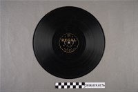 藏品(臺灣古倫美亞唱片公司發行利家商標編號T181《新欵歌戲：一女兩聘(其三)、(其四)》蟲膠唱片)的圖片