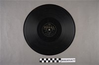 藏品(臺灣古倫美亞唱片公司發行利家商標編號T182《新欵歌戲：一女兩聘(其五)、(其六)》蟲膠唱片)的圖片