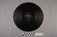 藏品(臺灣古倫美亞唱片公司發行利家商標編號T194《新欵歌戲：孔氏顯聖託五子：五子哭墓(一)、(二)》蟲膠唱片)的圖片