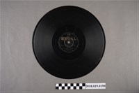 藏品(臺灣古倫美亞唱片公司發行利家商標編號T241《新欵歌仔戲：仙女別夫歸天：三本崔文瑞(其三)、(其四)》蟲膠唱片)的圖片