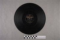 藏品(臺灣古倫美亞唱片公司發行利家商標編號T242《新欵歌仔戲：戲叔(其一)、(其二)》蟲膠唱片)的圖片