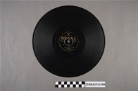 藏品(臺灣古倫美亞唱片公司發行利家商標編號T225《新欵歌仔戲：包公審世真：二本崔文瑞(頭段)、(二段)》蟲膠唱片)的圖片