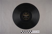 藏品(日本古倫美亞唱片公司發行編號「29646」《軍歌：皇軍を讚ふる歌、新民謠：島の總動員》10吋蟲膠唱片)的圖片