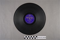 藏品(日東唱片公司發行編號「N679」《歌仔戲：三伯英台回陽（三）、（四）》10吋蟲膠唱片)的圖片
