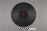 藏品(勝利唱片公司發行編號「FJ-1039」《歌仔戲：鳳嬌祭江（一）、（二）》10吋蟲膠唱片)的圖片