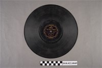 藏品(勝利唱片公司發行編號「FJ-1041」《歌仔戲：鳳嬌祭江（五）、（六）》10吋蟲膠唱片)的圖片