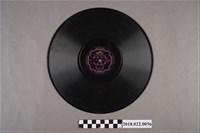 藏品(勝利唱片公司發行編號「FJ-1072」《歌仔戲：鸚哥討藥（三）、（四）》10吋蟲膠唱片)的圖片