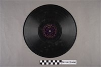 藏品(勝利唱片公司發行編號「FJ-1154」《歌仔戲：鳳嬌會李旦（一）、（二）》10吋蟲膠唱片)的圖片