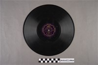 藏品(勝利唱片公司發行編號「FJ-1157」《歌仔戲：鳳嬌會李旦（七）、（八）》10吋蟲膠唱片)的圖片