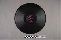 藏品(勝利唱片公司發行編號「FJ-1158」《歌仔戲：鳳嬌會李旦（九）、（十）》10吋蟲膠唱片)的圖片