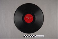 藏品(利家唱片公司發行編號「T1056」《歌曲戲：陳三充軍（其三）、（其四）》10吋蟲膠唱片)的圖片