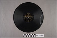 藏品(利家唱片公司發行編號「T323」《連文逃走（其一）、（其二）》10吋蟲膠唱片)的圖片