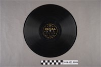 藏品(利家唱片公司發行編號「T324」《連文逃走（其三）、（其四）》10吋蟲膠唱片)的圖片