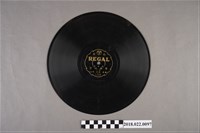 藏品(利家唱片公司發行編號「T349」《歌曲戲：曹操迫宮（其一）、（其二）》10吋蟲膠唱片)的圖片