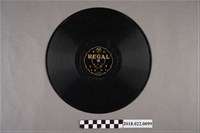 藏品(利家唱片公司發行編號「T351」《歌曲戲：曹操迫宮（其五）、（其六）》10吋蟲膠唱片)的圖片