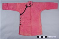 藏品(粉紅棉地牡丹緹花大襟女衫)的圖片
