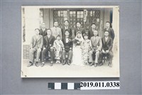 藏品(昭和18年產婆診所前婚禮照片)的圖片