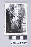 藏品(柯旗化家人於第一出版社門口（六合一路）)的圖片